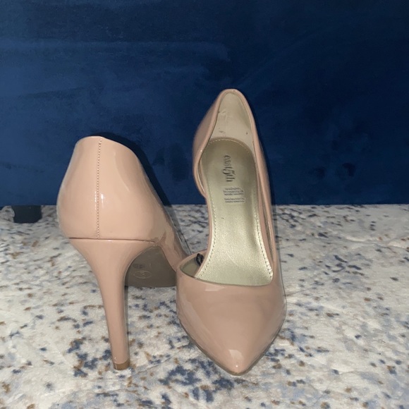 East 5th Nude pumps - Picture 2 of 3